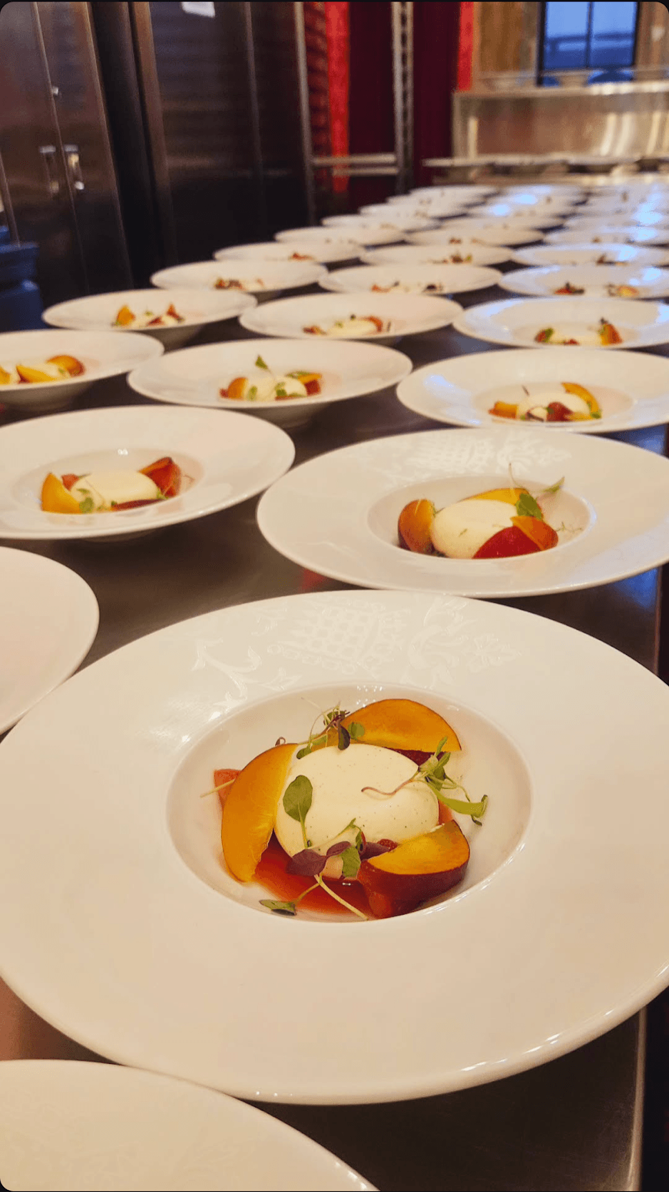 Dessert élégant aux pêches