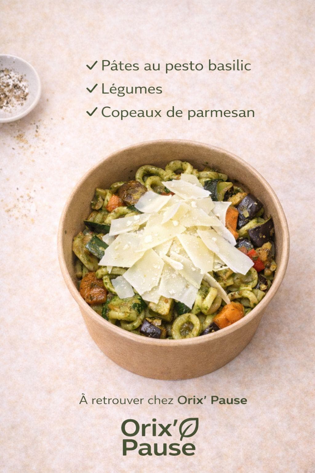 Pâtes pesto basilic, légumes et parmesan