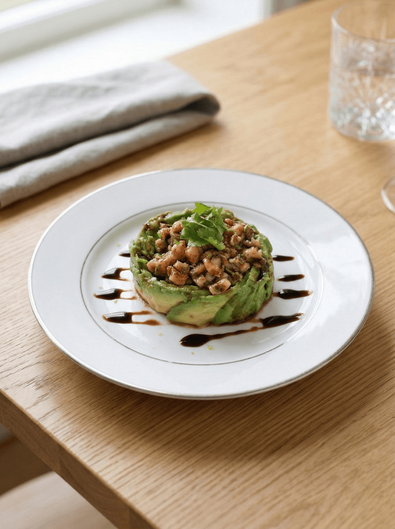 Tartare d'avocat et crevettes au balsamique